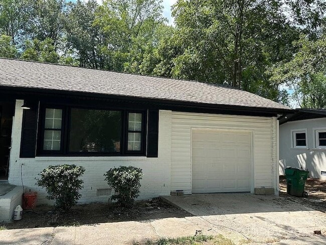 Photo - 1415 Vancouver Dr