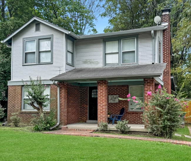 Building Photo - 3 bedroom, 2 bathroom house in Cooper Young Historic District