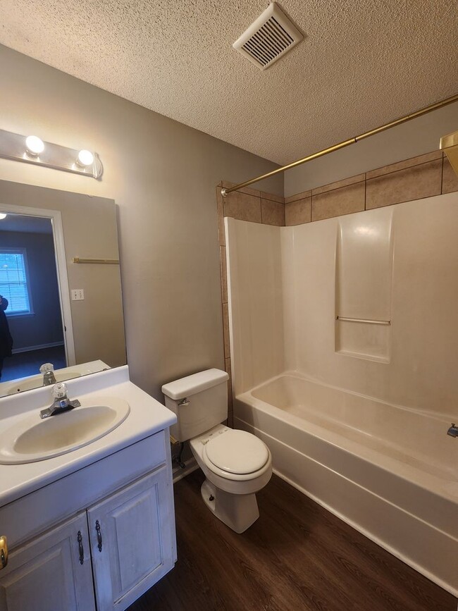 Photo - 6000 Susan Cir Unit 6000 Susan Cir -  B