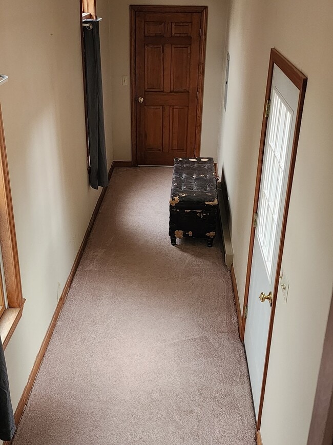 Building Photo - 985 Mammoth Rd