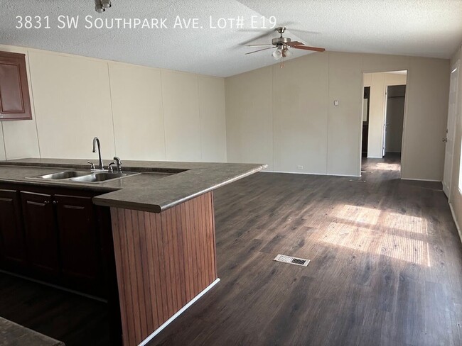 Building Photo - 3831 SW South Park Ave