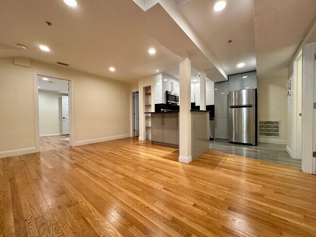 Photo - 1805 Beacon St