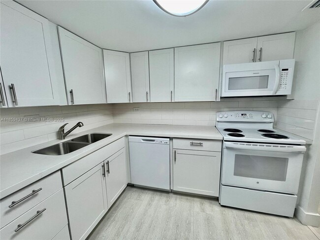 Building Photo - 8101 SW 72nd Ave Unit 417W Rental