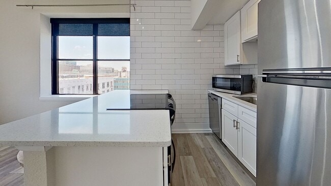 Photo - Renovated Unit in an excellent location!!