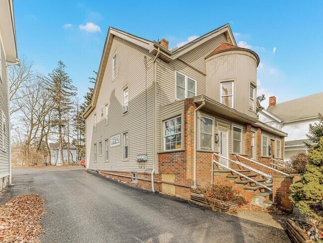 Building Photo - 7 Sproat St Rental