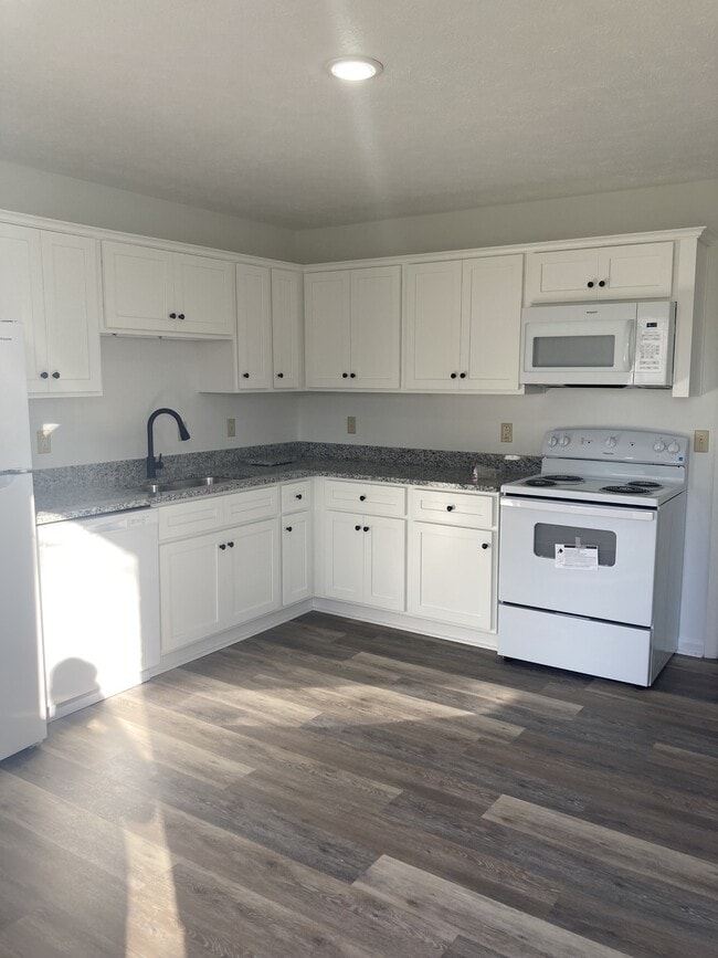 Photo - 118 W Market St Unit B