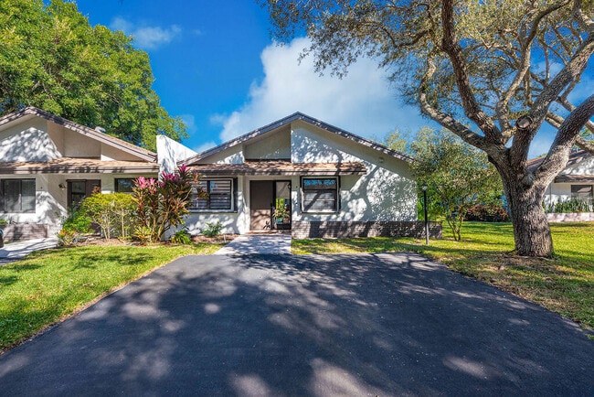 Photo - 4143 Palm Forest Dr N