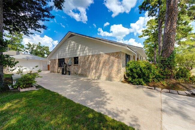 Building Photo - 5930 Miller Valley Dr