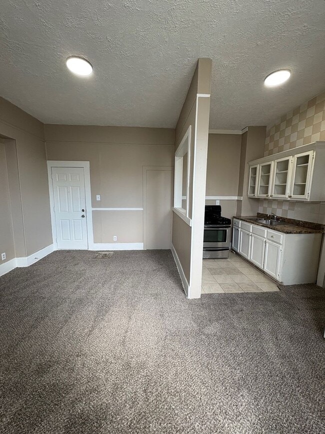 Building Photo - EVH Rentals (1049 Park Ave) Unit 1