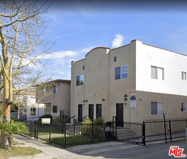 Building Photo - 1818 1/2 S La Brea Ave