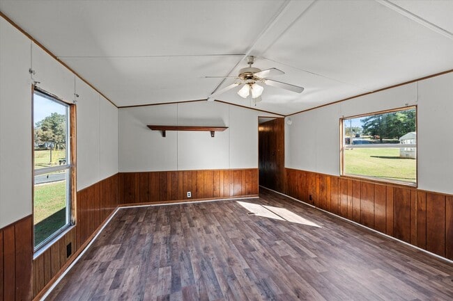 Photo - Updated 2BR/1BA Trailer in Muscle Shoals –...