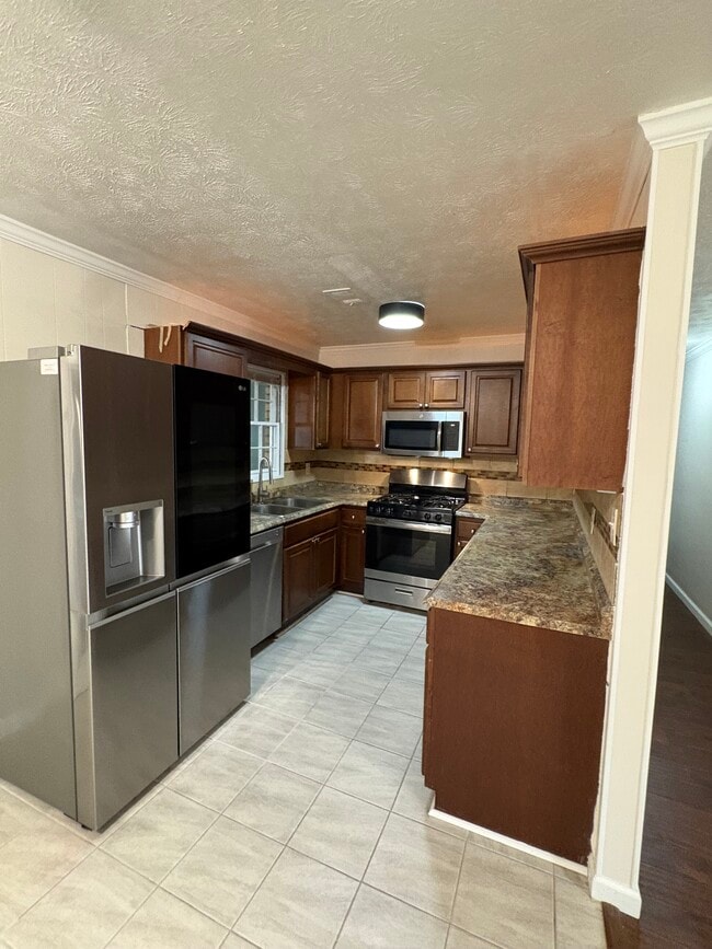 Photo - 169 Fleetwood Way