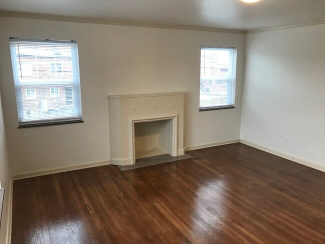 Building Photo - 1064 Euclaire Ave Unit D