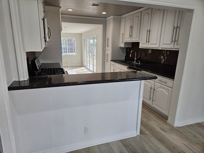 Photo - 8030 Lemona Ave