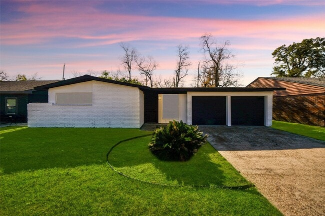 Building Photo - 3727 Prudence Dr