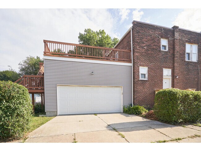 This is a hip, urban upstairs apartment, with an attached garage! - 1214 Beardsley St Unit B