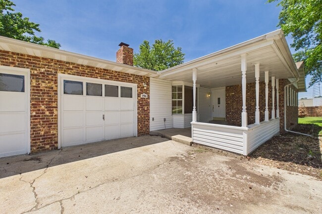 Photo - 706 Elizabeth Dr
