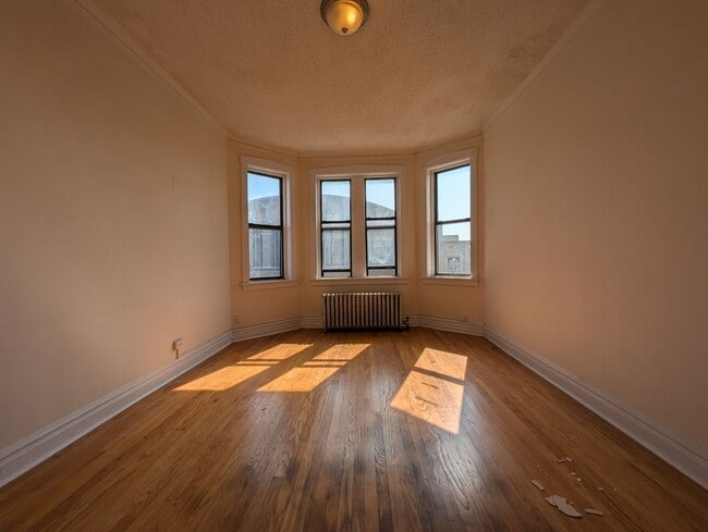Building Photo - 1542 N Kedzie Ave