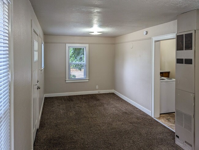 Photo - 210 Walnut St