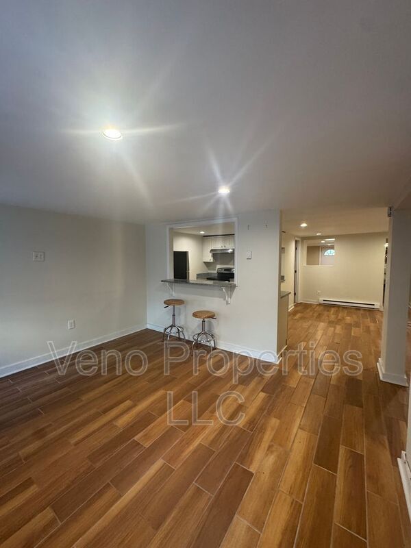 Photo - 402 Hamilton St