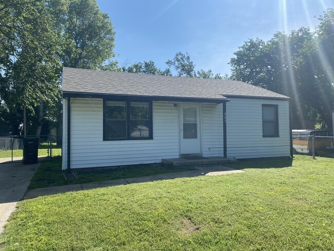 Building Photo - 807 Choctaw Ave Rental