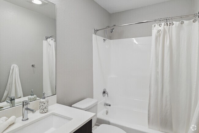 2BR, 2BA - 962SF - Primary Bathroom