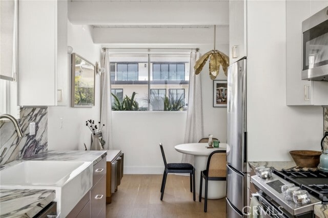 989 La Mirada St