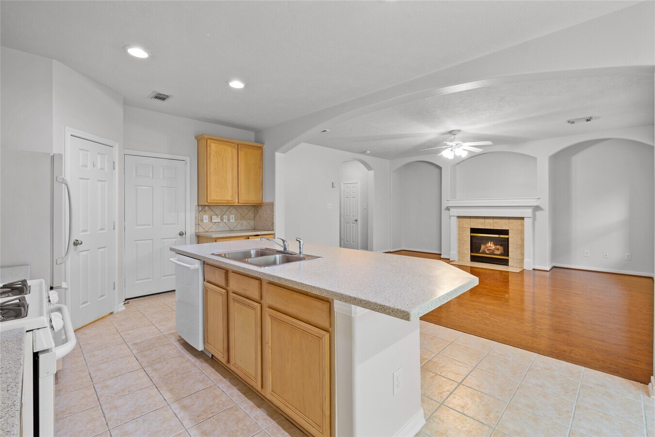 Photo - 107 W Burberry Cir