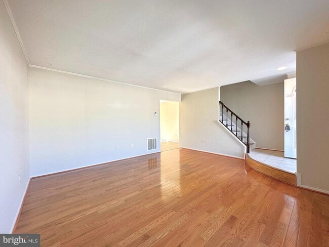 Photo - 402 Carousel Ct