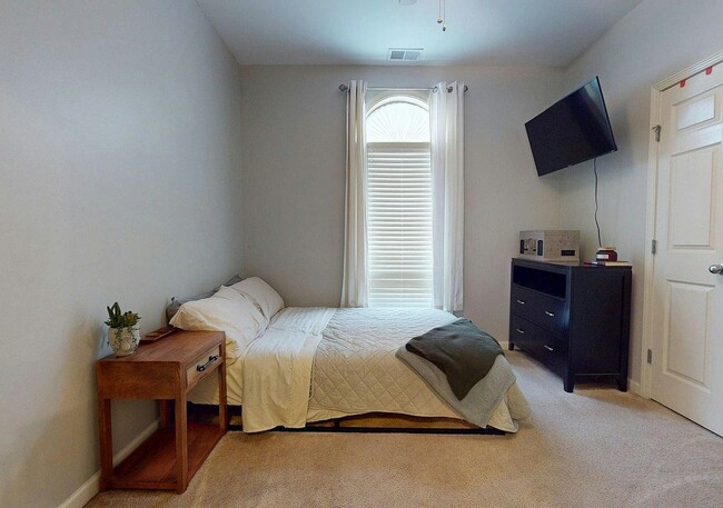 Photo - 2049 Forest Lakes Ln