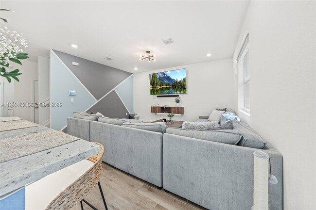 Photo - 818 SE 17th St