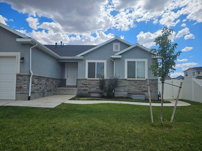 Photo - 913 N 260 W