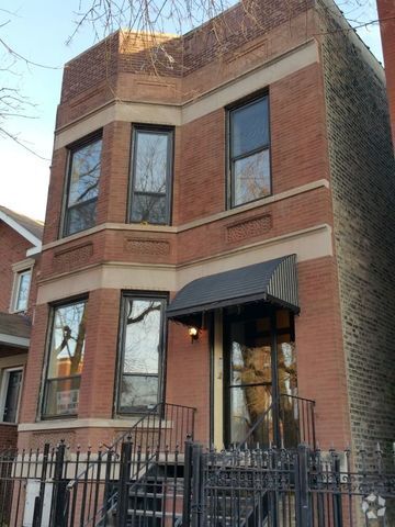 Building Photo - 1803 W Superior St Unit GDN Rental
