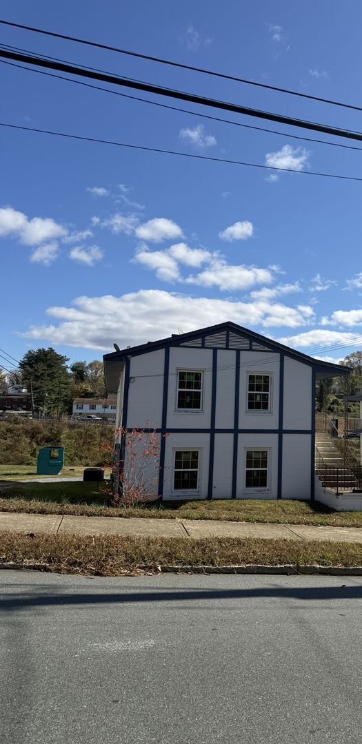 Photo - 1437-1459 W. Fourth St. - 12 Unit Unidad 1455 W. Fourth St.