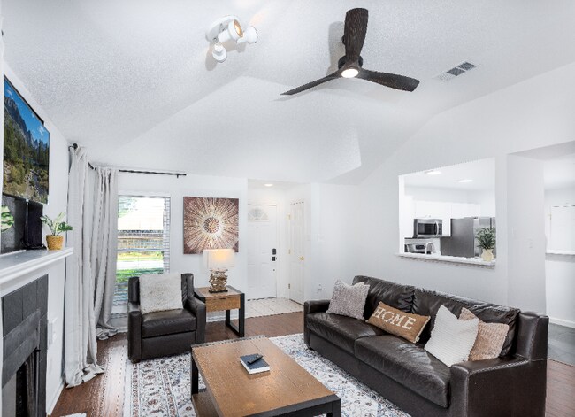 817 Saunders Dr