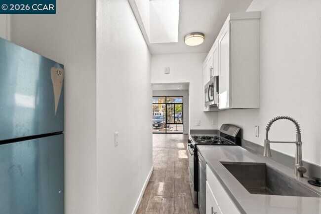 Photo - 646 Hegenberger Rd