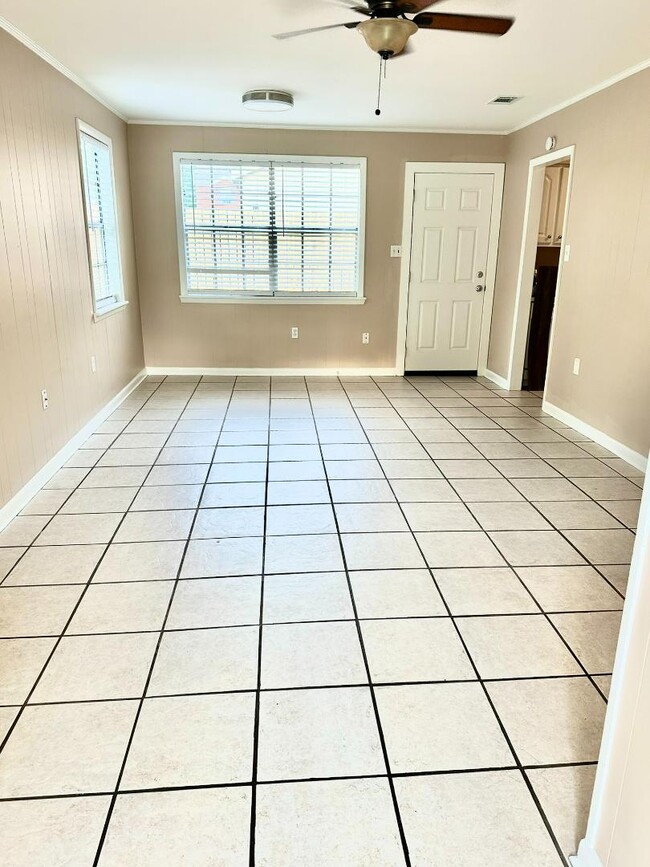 Photo - 305 N 40th Ave