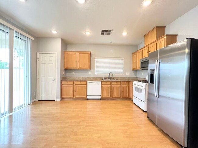 Photo - Nice 2 story house