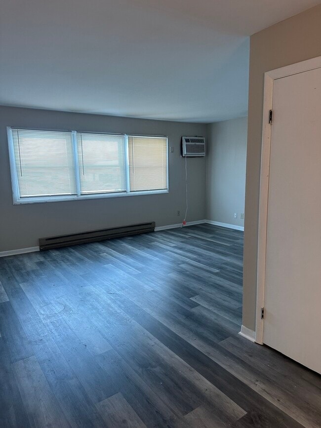 Photo - 1015 N Farnsworth Ave Unit J