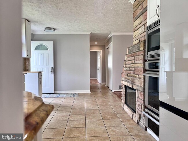 Photo - 5350 Ravensworth Rd