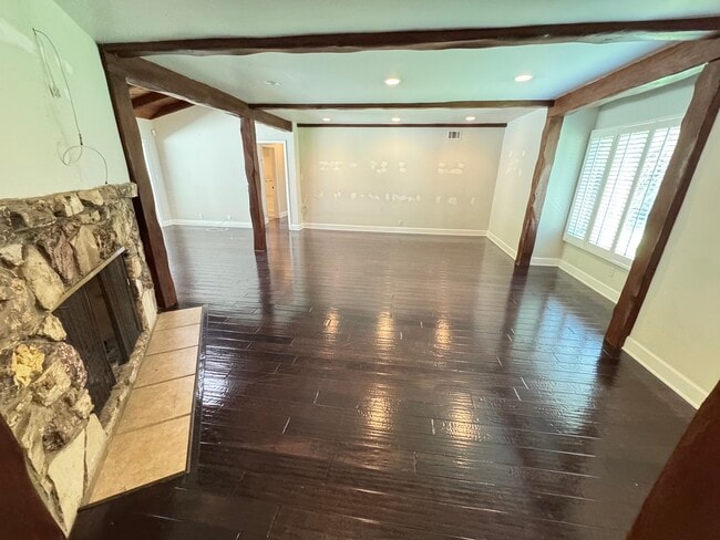 Photo - 3957 Woodfield Dr