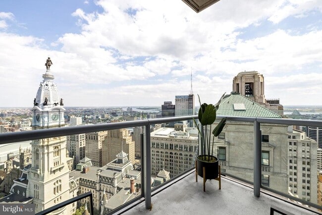 Building Photo - 1414 S Penn Square Unit 18B Rental