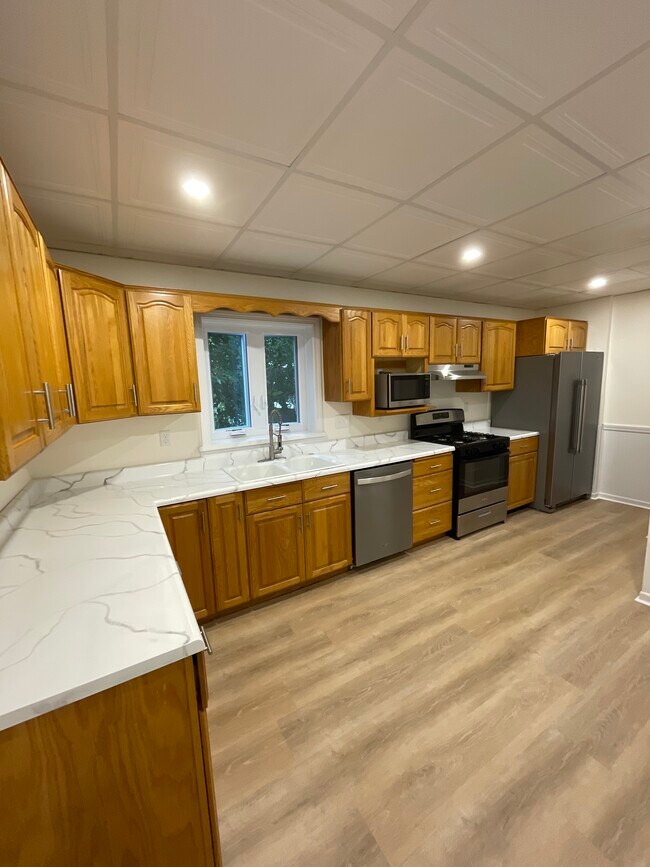 281 Hamlet St