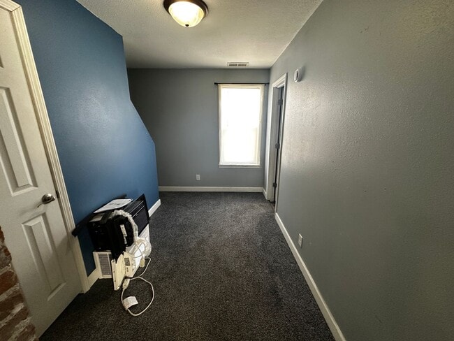 Photo - 2704 Mary St