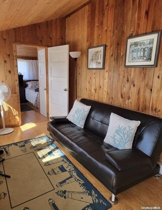 921 Evergreen Walk