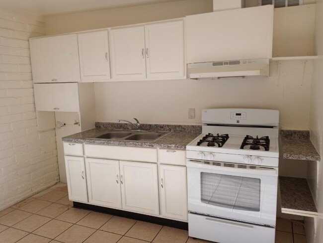 Building Photo - 727 W Lakeview Pl Unit A Rental