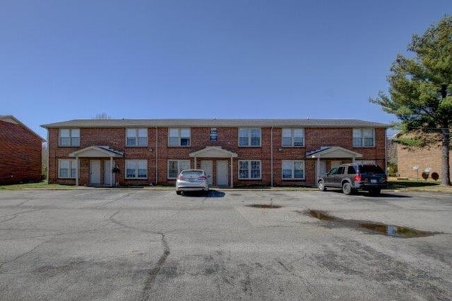 Building Photo - 812-B Golfview Place