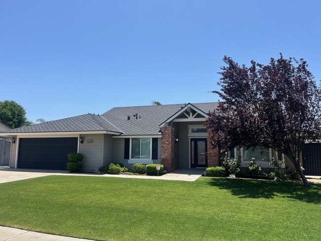 Building Photo - Beautiful 3 Bed West Bakersfield Home W/Po...
