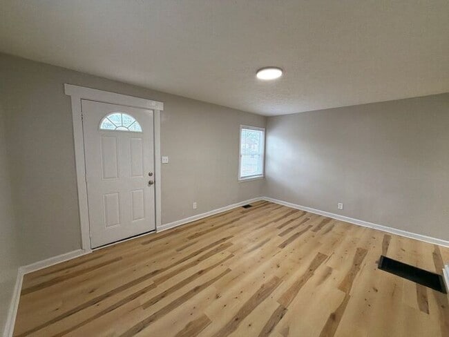 Photo - 3005 Linwood Ave