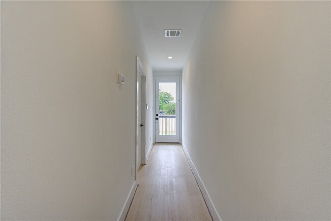 Building Photo - 2312 Reinerman St Rental